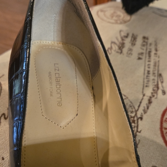 Liz Claiborne Melba Black Patent Loafers with Gold Accent - Picture 7 of 11